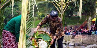 Husein Pimpin Tradisi Grebeg Suran di Baturraden