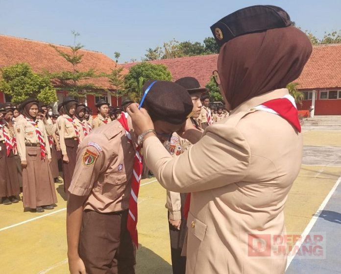 Lusia Indah Pimpin Penerimaan Tamu Ambalan di SMA Negeri 1 Godong