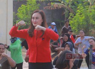 Semarak Kemerdekaan, Nunung Gelar Senam Sicita Bersama Warga Jengglong