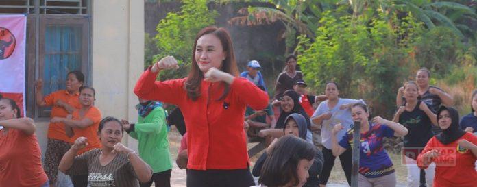 Semarak Kemerdekaan, Nunung Gelar Senam Sicita Bersama Warga Jengglong