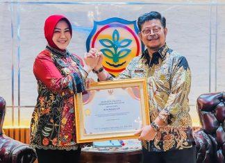 Sri Mulyani Terima Penghargaan Adhikarya Pratama Pembangunan