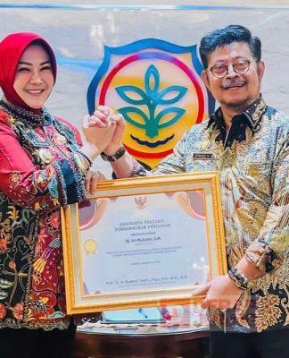Sri Mulyani Terima Penghargaan Adhikarya Pratama Pembangunan
