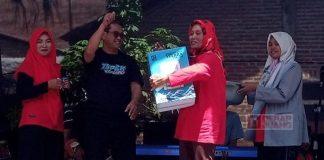 Bagikan Doorprize, Tri Budi Meriahkan Gelaran HUT RI di Tegalsambi