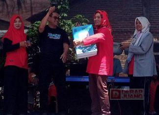 Bagikan Doorprize, Tri Budi Meriahkan Gelaran HUT RI di Tegalsambi