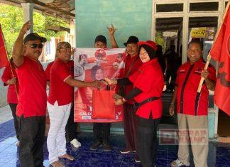 Warsiti Bagikan Sembako dan Kenalkan Ganjar ke Warga Binaannya