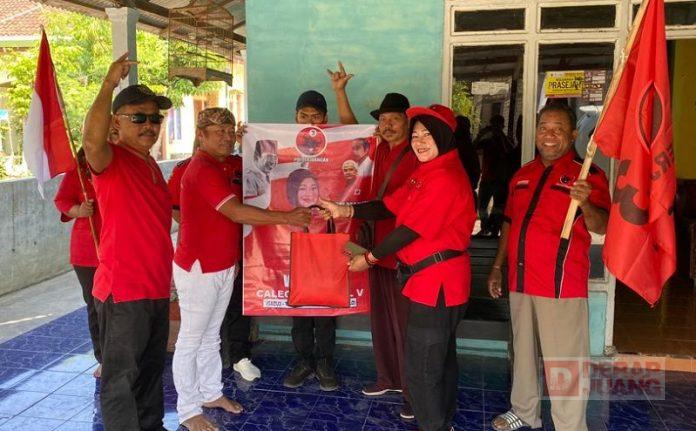 Warsiti Bagikan Sembako dan Kenalkan Ganjar ke Warga Binaannya