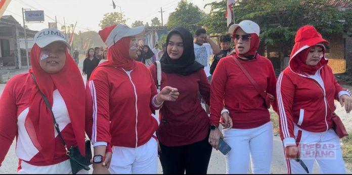 Magdalena Selvi Ikuti Jalan Sehat Desa Karangsari, Sosialisasikan Ganjar