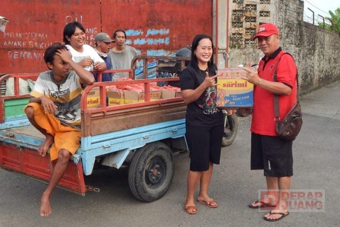 Rayakan HUT RI, Sutarto Bagikan Sembako ke Warga Desa Binaannya