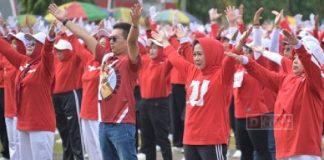 Bu Tiwi Ikuti Lomba Senam Sicita Bersama Ribuan Kader PKK