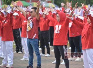 Bu Tiwi Ikuti Lomba Senam Sicita Bersama Ribuan Kader PKK
