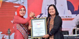 Sri Sumarni Apresiasi Raihan MURI Memipil Jagung Terbanyak