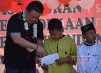 Dance Ishak dan Anggota Fraksi Giat Santuni Anak Yatim & Dhuafa