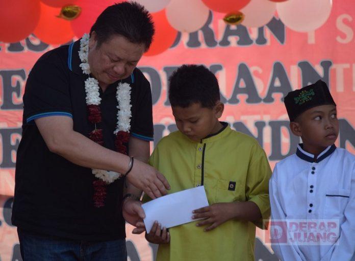 Dance Ishak dan Anggota Fraksi Giat Santuni Anak Yatim & Dhuafa
