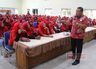 Taufik Serahkan Bantuan Alat Tata Boga untuk KUB di Majenang