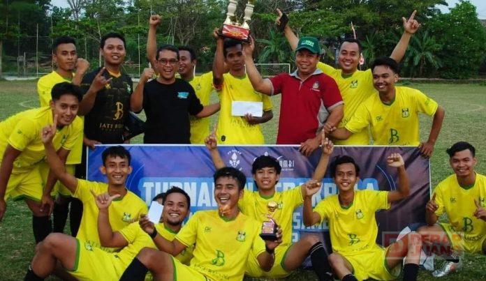 Tri Budi Cahyono Sponsori Turnamen Sepak Bola Petinggi Cup di Tegalsambi