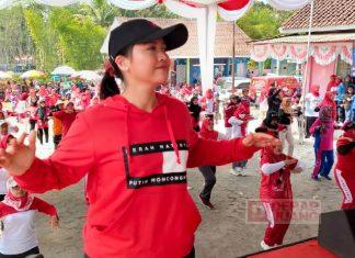 Semarak Agustusan, Vita Ikuti Senam Sicita di Menoreh