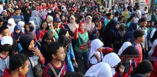 Semarak Penutupan HUT RI, Tri Yuli Lepas Keberangkatan Peserta Jalan Sehat