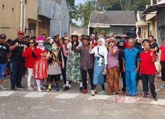 Puncak HUT RI, Bonar Meriahkan Jalan Sehat Bersama Warga Sekitar