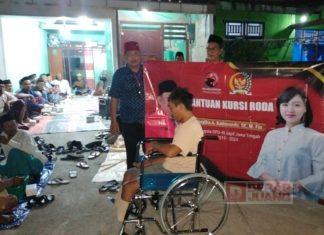 Mbah Giman Salurkan Kursi Roda Bagi Warga Disabilitas di Desa Kebonagung