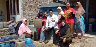 Relawan Mas Tyo Bagikan Air Bersih di Daerah Kekeringan