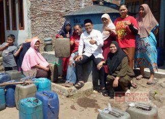 Relawan Mas Tyo Bagikan Air Bersih di Daerah Kekeringan