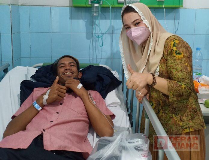 Hesti Nugroho Jenguk Pasien Rujukan dari Pulau Karimun Jawa