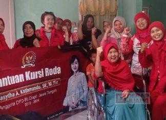 Eni Marheni Bagikan 3 Kursi Roda dari Mbak Casytha