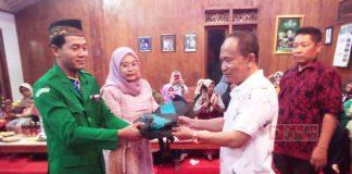 Eko Budi Gelontorkan Alat Rebana ke Pemuda Ansor Desa Katong