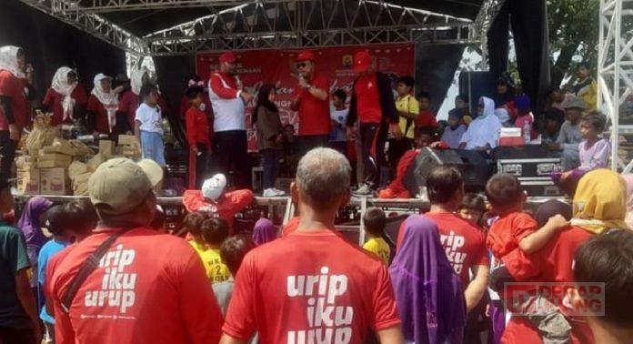 Jalin Kedekatan Warga Wolo, Musafak Gelar Jalan Sehat