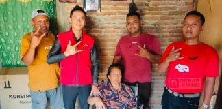 Bantu Warga Yang Sakit, Fardinal Sasono Salurkan Kursi Roda