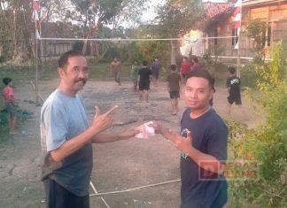 Langkah Konkret, Ngadino Bantu Perbaikan Lapangan Voli Desa Nambuhan