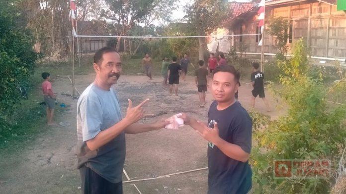 Langkah Konkret, Ngadino Bantu Perbaikan Lapangan Voli Desa Nambuhan