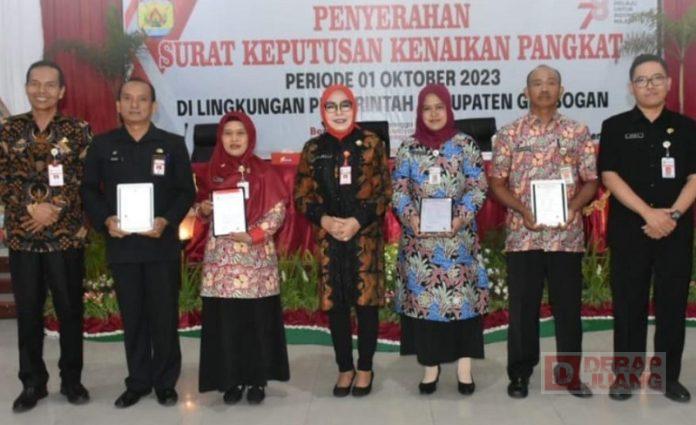 Serahkan SK Kenaikan Pangkat, Sri Sumarni Harap ASN Tingkatkan Potensi Diri