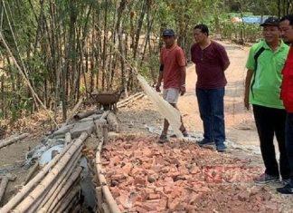 Peduli Warga Terdampak Longsor, Tony Berikan Tanah Urug