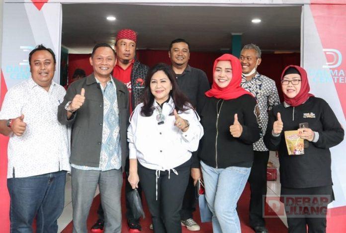 Ingin Majukan Sektor IKM, Evita Nursanty Support Alat Packaging