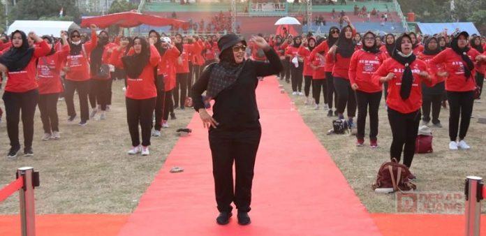 Ribuan Emak-emak Padati Gelaran Senam Sicita PDI Perjuangan Blora