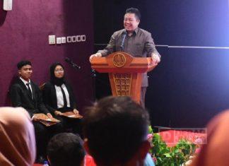 Hadiri Wisuda LPK Serbaindo, Dance Ishak Titip Pesan “Jaga Nama Baik Indonesia”