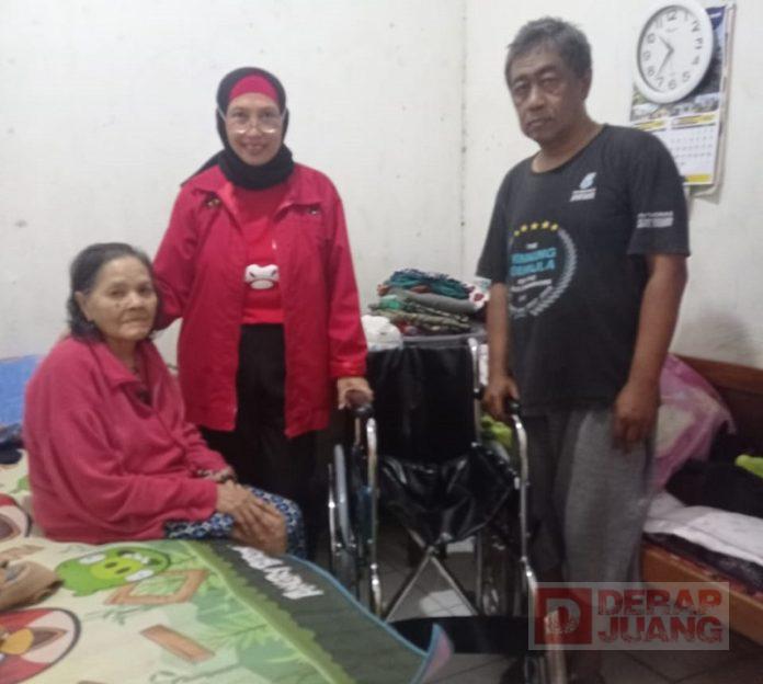 Dian Salurkan Bantuan Kursi Roda dari Mbak Casytha ke Warga Binaanya