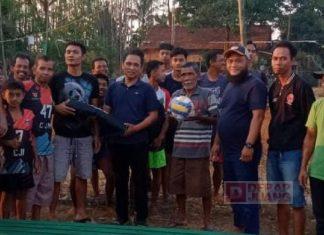 Dukung Pemuda Berolahraga, Arif Berikan Alat Volly ke Pemuda Kedungleper
