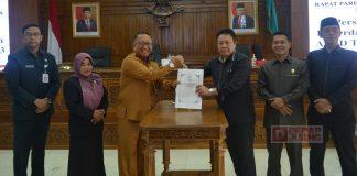 Dance Ishak Palit Bersama Pj Walikota Teken Raperda Perubahan APBD TA 2023