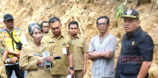 Taufik Tinjau Langsung Kondisi Jalan Penghubung 2 Kecamatan