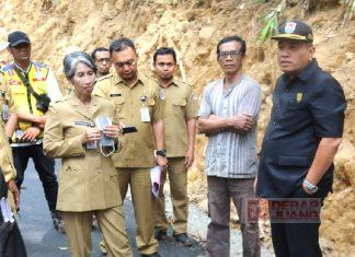 Taufik Tinjau Langsung Kondisi Jalan Penghubung 2 Kecamatan
