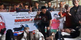 Wahju Djatmika Serahkan Bantuan Ternak Kambing di Gembongan