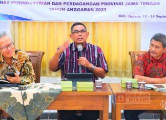 Andang Narasumberi Pelatihan Teknik Produksi Desain Ukir Kayu di Jepara