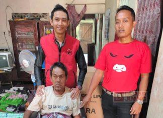 Respon Usulan Warga, Fardinal Salurkan Kursi Roda Bagi Warga Binaanya