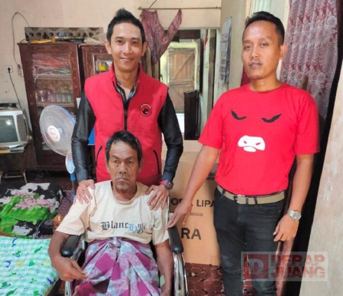 Respon Usulan Warga, Fardinal Salurkan Kursi Roda Bagi Warga Binaanya