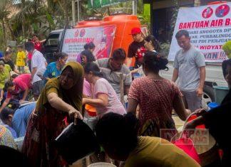 Bayu Widyatama Gelar Baksos Distribusi Air Bersih