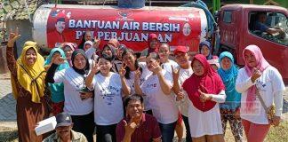 Peduli Kekeringan, Sulistyorini Salurkan Air Bersih ke Warga Desa Kalen