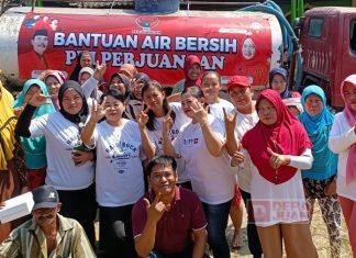 Peduli Kekeringan, Sulistyorini Salurkan Air Bersih ke Warga Desa Kalen