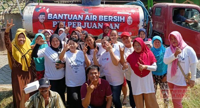 Peduli Kekeringan, Sulistyorini Salurkan Air Bersih ke Warga Desa Kalen